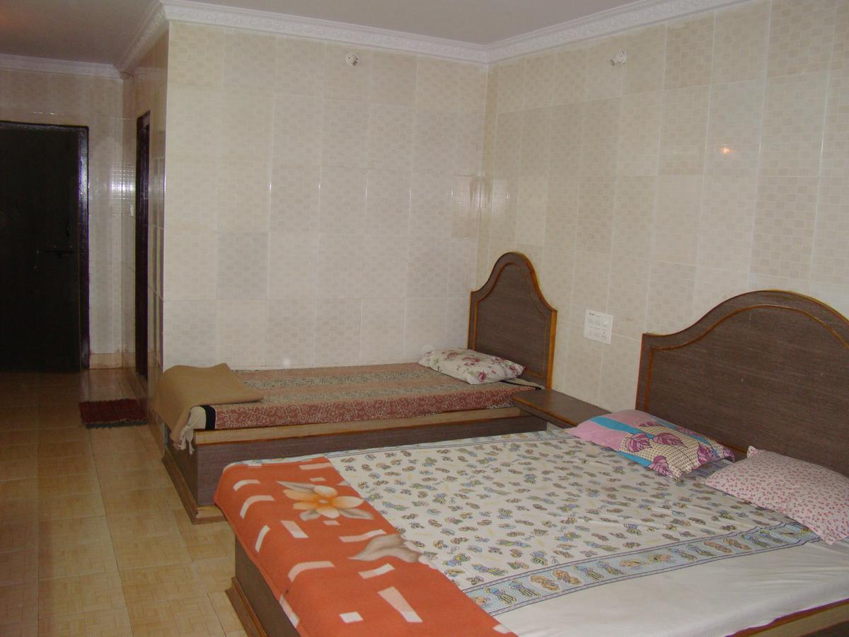 Sreeniketanam Lodge Madhavaram Bagian luar foto