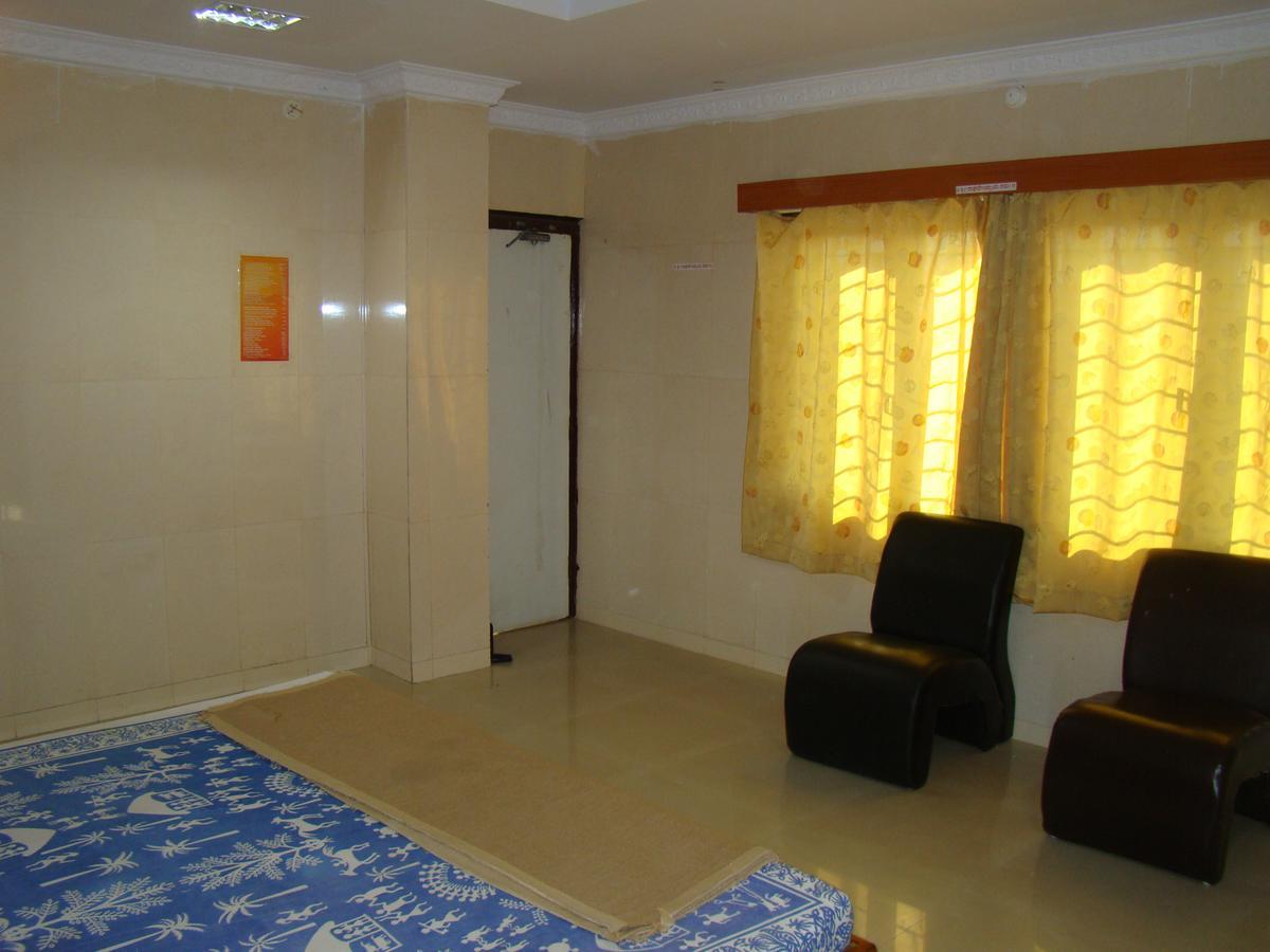 Sreeniketanam Lodge Madhavaram Bagian luar foto
