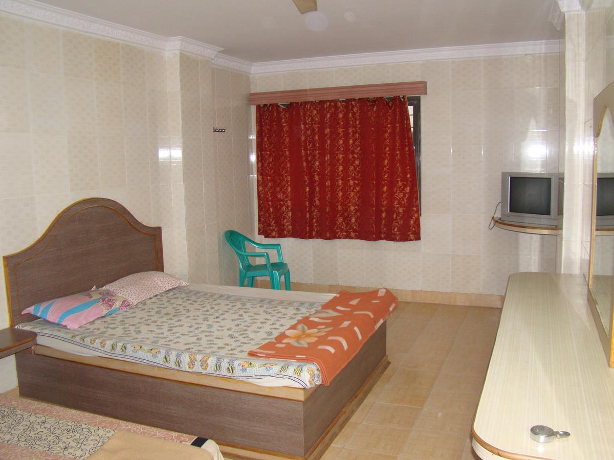 Sreeniketanam Lodge Madhavaram Bagian luar foto