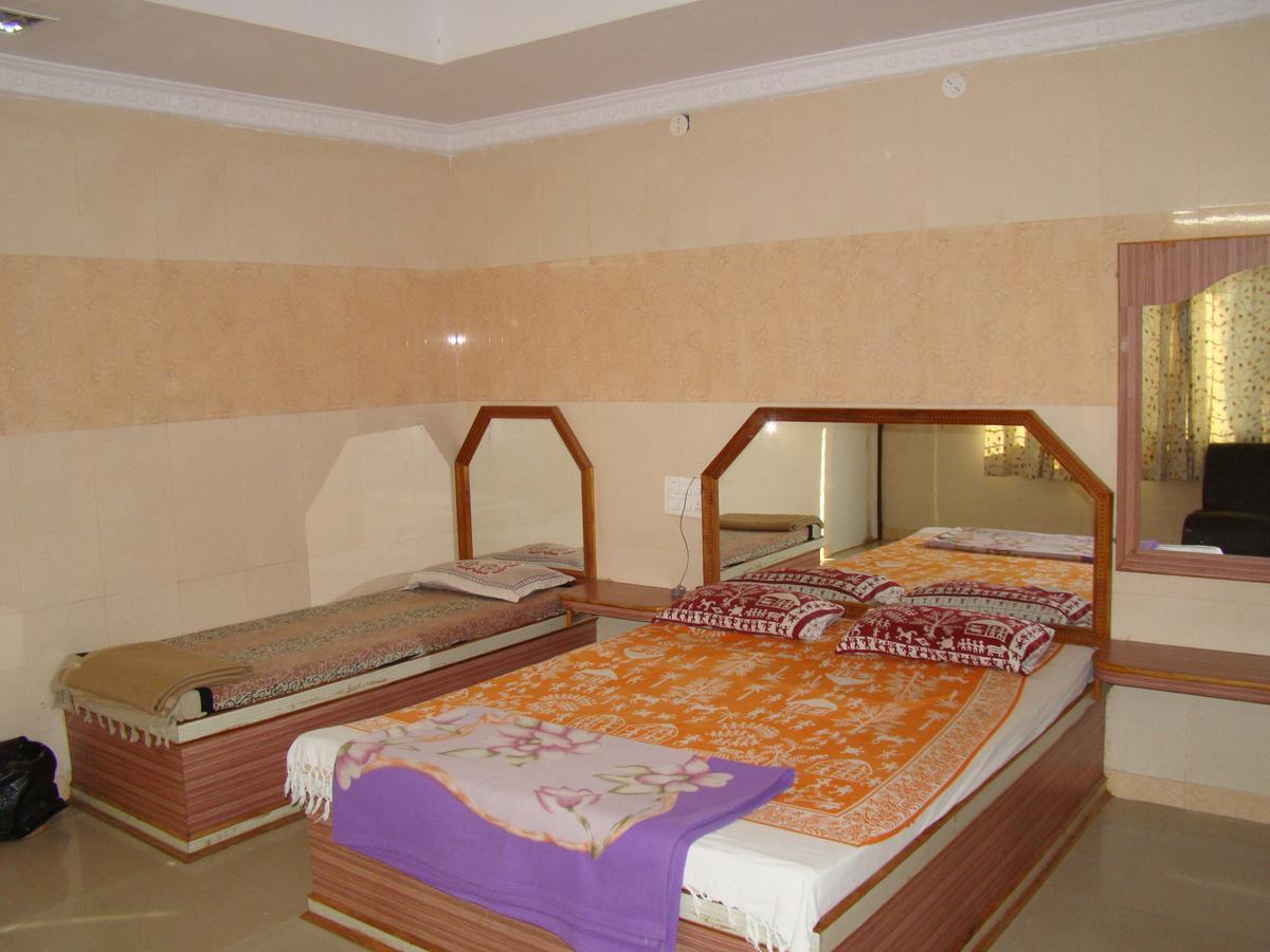 Sreeniketanam Lodge Madhavaram Bagian luar foto