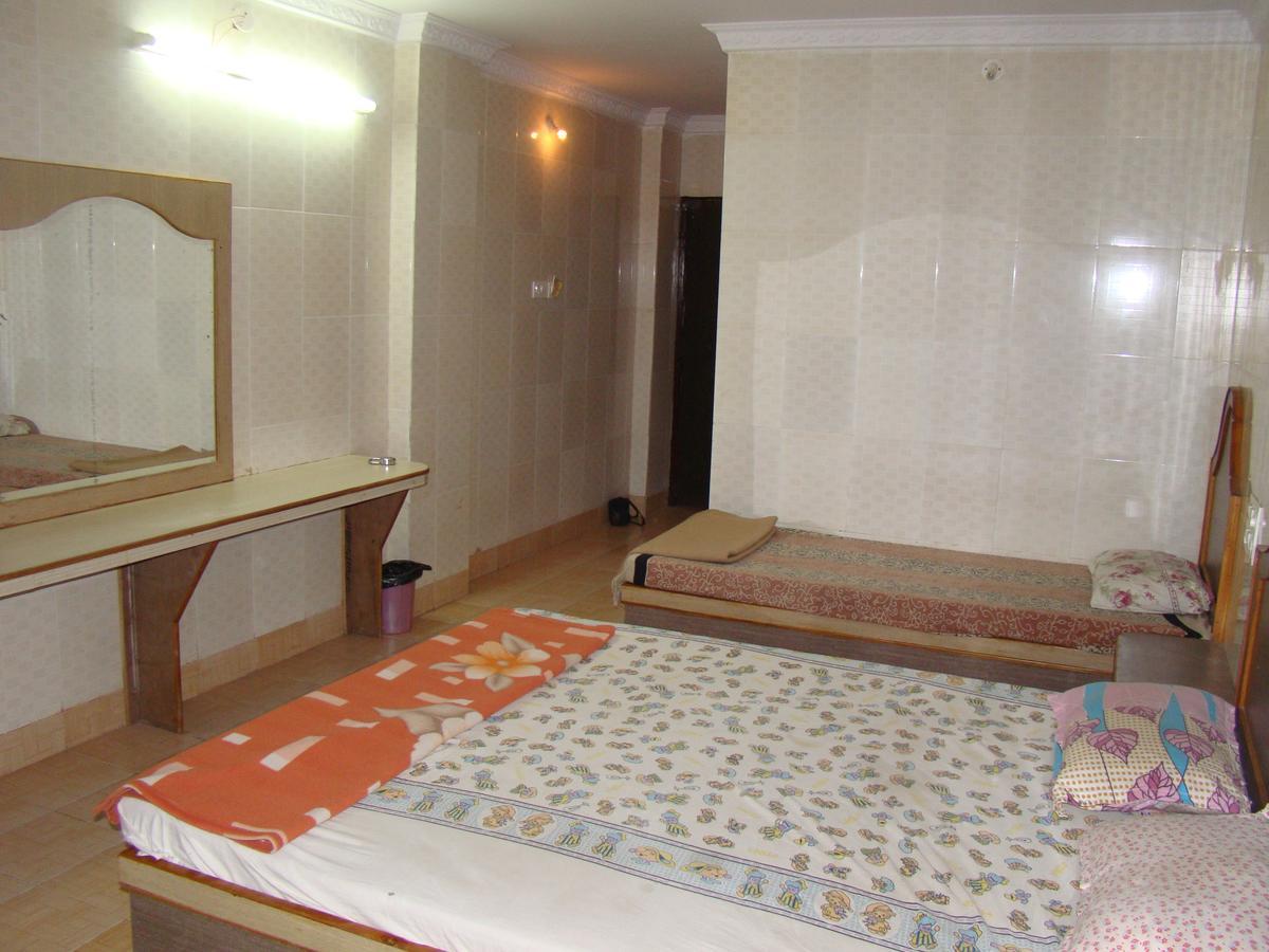Sreeniketanam Lodge Madhavaram Bagian luar foto